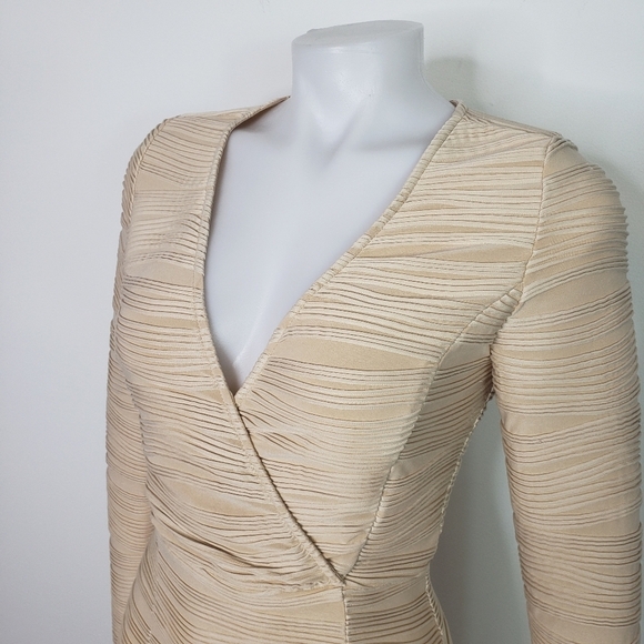 LF Urmoda long sleeve wrap textured dress zip back - Picture 2 of 8